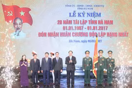 越南国家主席陈大光向河南省授予一级独立勋章（图片来源：越通社）