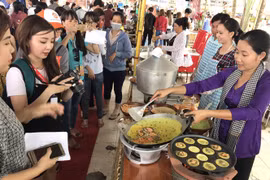 2017年第六届南部民间糕饼节（图片来源：因特网）