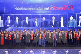 2017年越南100名模范青年企业家表彰大会在河内举行
