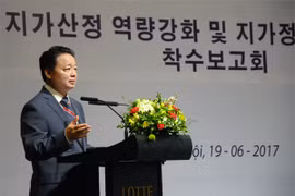 ​越南自然资源与环境部部长陈红河主持研讨会。
