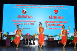 2017年越老青年友好见面会闭幕式的一个表演节目