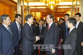 越南国家主席陈大光（右）和中国国务院副总理汪洋（左）。