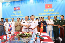  越柬第24次联合巡逻经验总结会议在坚江省举行