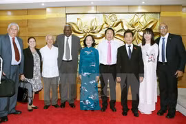 ​与会代表合影。（图片来源：越通社）