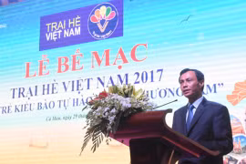 旅外越南人国家委员会副主任梁青毅在仪式上发表讲话。（图片来源：越南人民报）