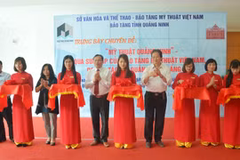 “广宁美术”专题展开幕式。（图片来源：baoquangninh.com.vn)
