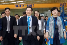 韩国国会议长丁世均(左二）（图片来源：越通社）