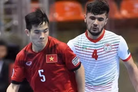 越南U20五人制足球队（红衣）取得开门红