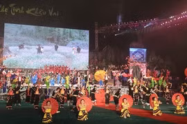 开幕仪式上演出的精彩节目之一。（图片来源：越南人民报）