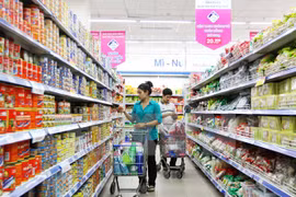 4月份全国商品零售和服务营业收入同比增长11.1%。