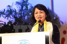 越南国家副主席邓氏玉盛。