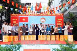 越南国家副主席邓氏玉盛出席在胡志明市举行的全民大团结日纪念活动
