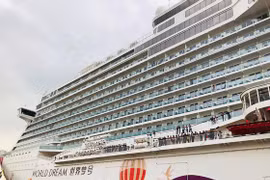 豪华邮轮世界之梦号抵达胡志明市和庆和省芽庄市参观旅游