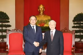 越共中央总书记阮富仲会见老挝政府副总理宋赛•西潘敦