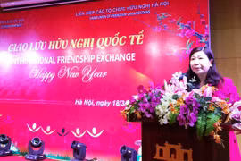 河内市友好组织联合会主席阮兰香发表讲话。（图片来源：http://www.dangcongsan.vn）