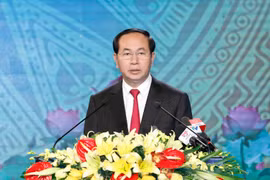 陈大光主席在胡伯伯首次走访清化省70周年纪念典礼上发表讲话。（图片来源：越通社）