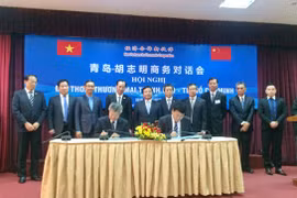附图：胡志明市与青岛代表2016年签署合作备忘录。
