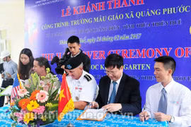 工程移交仪式（图片来源：http://thoidai.com.vn）