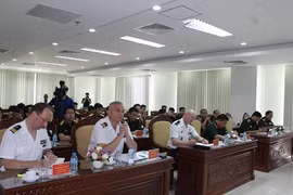 与会代表。