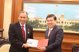 印度尼西亚驻胡志明总领事向胡志明市人民委员会主席阮城锋辞行