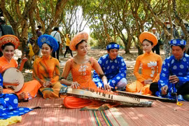 ​南部才子弹唱表演（图片来源：因特网）