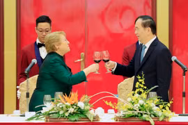 陈大光主席为智利总统米歇尔·巴切莱特·赫里亚举行欢迎国宴