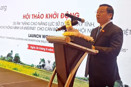 越南农民协会主席赖春门在会上发言。（图片来源：越南人民报）