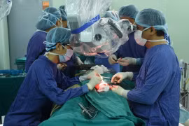 越南为一名皮肤癌患者成功实施面部整形手术。​（图片来源：越南人民报）