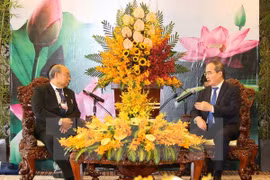 胡志明市市委书记阮善仁会见缅甸上议院议长曼温凯丹。（图片来源：越通社）