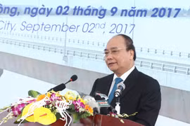 越南政府总理阮春福在典礼上发表讲话。(图片来源：越通社）