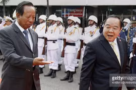 柬埔寨国防大臣迪班与泰国副总理兼国防部长普拉威。