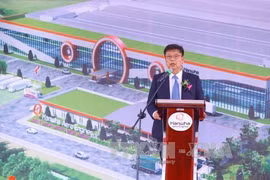 Hanwha Aero Engines公司总经理Kam Sang Kyun在仪式上发言。（图片来源：越通社）
