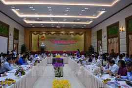 努力提高人民议会质询和答复质询活动的质量