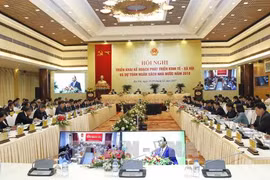 政府总理阮春福：提高单位领导人和个人在落实2018年经济社会任务的责任意识