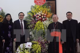 2017年圣诞节：河内市领导看望慰问当地宗教活动场所