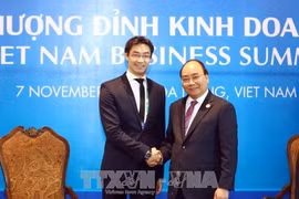 政府总理阮春福会见世界经济论坛执行董事菲利普·罗斯勒