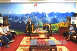 意大利共产党总书记毛罗发表讲话。