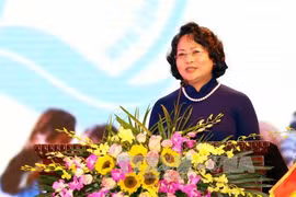 越南国家副主席邓氏玉盛。
