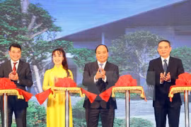 政府总理阮春福出席岘港Ariyana国际会议中心落成典礼。