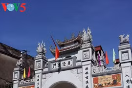 多士村村口牌楼。