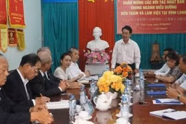 会议全景。