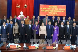 双方代表合影（图片来源：越通社）