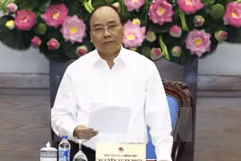 政府总理阮春福在会议上发表讲话（图片来源：越通社）
