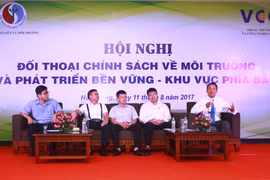 11日在海防市举行的环境与可持续发展政策对话会。