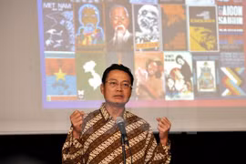 越南驻古巴大使阮忠诚在纪念典礼上发表讲话。（图片来源：越通社）