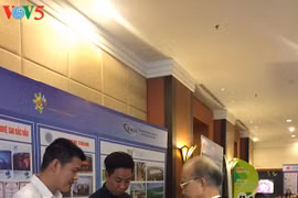 附图。