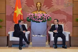 越南国会副主席冯国显会见美国埃克森美孚公司副总裁格林伍德
