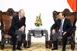 越南政府总理阮春福会（右）见加拿大前总理让・克雷蒂安