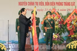 国家主席陈大光授予海防市边防部队“人民武装力量英雄”称号。