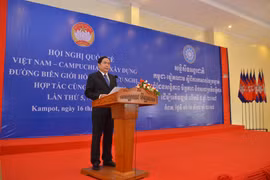 越南祖国阵线中央委员会主席陈青敏在会议上发表讲话。（图片来源：越通社）